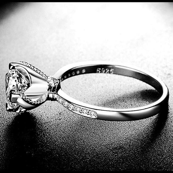 925 Sterling Silver 1 Carat Engagement Ring Size 7 - Picture 3 of 3